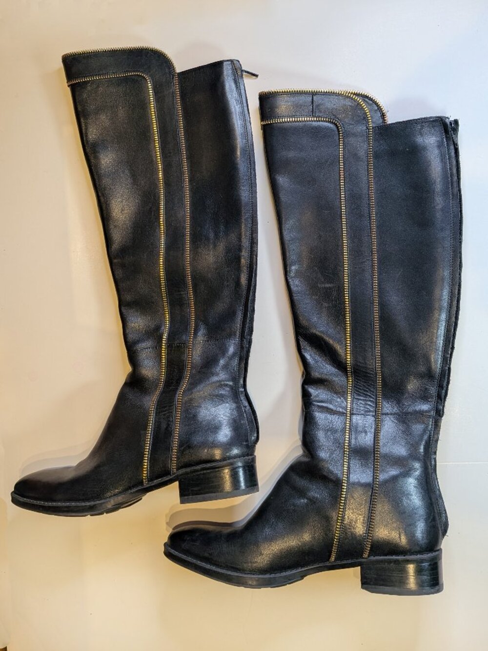 Karl Lagerfeld Paris Leather boots with zipper trim Size 8.5M